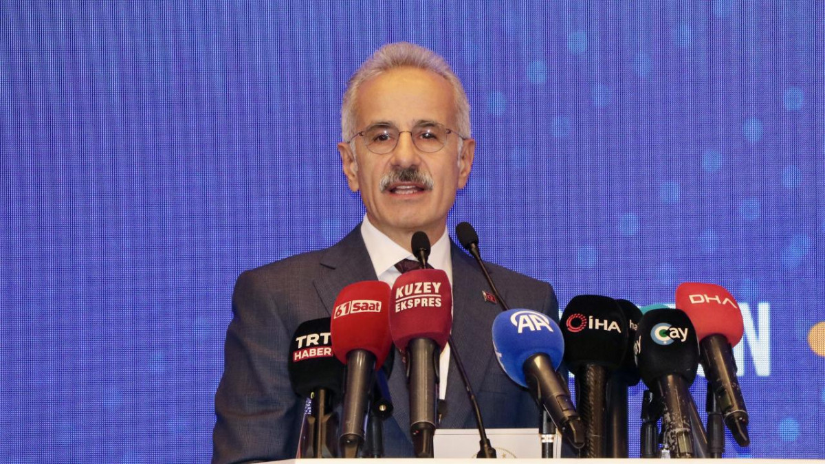 Bakan Uraloğlu: Türkiye'yi geleceğe hazırlayacak yüzlerce projeye imza attık