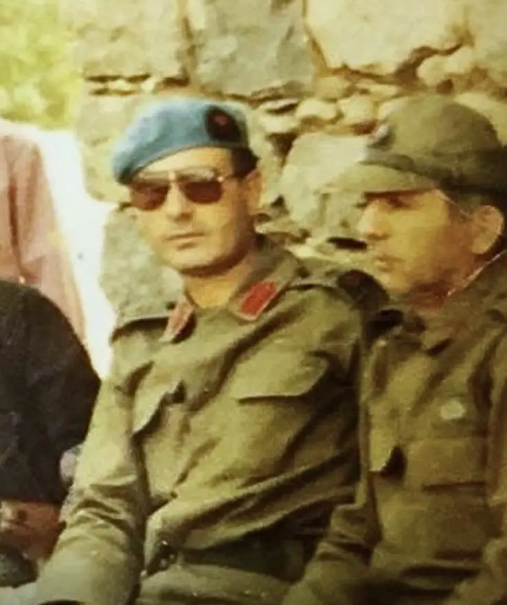 KÜRTLER KARDEŞLERİMİZDİR AMA KÜRTÇÜLER YA BÖLÜCÜ PKK-DEM'Lİ YADA İLİŞKİLİDİR  AŞİRET KÜLTÜRÜ İLE DEMOKRASİ HAVARİSİ KESİLENLERİN ÇABASI ÜTOPYADIR KUMPASTIR!